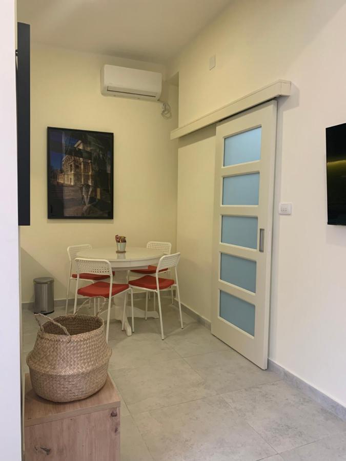 Sunlit Artist Studio Lejlighed Beograd Eksteriør billede