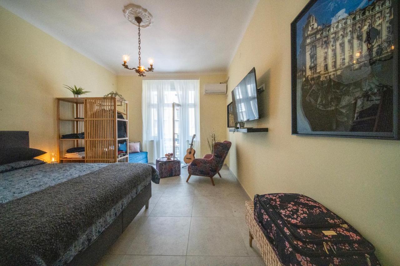 Sunlit Artist Studio Lejlighed Beograd Eksteriør billede
